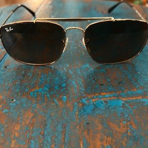 Men’s Caravan Aviator Ray Bans with case
